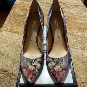 Nine West FIFTH9x9 Floral Fabric High Heeled Pumps /Size 7 / Worn Once